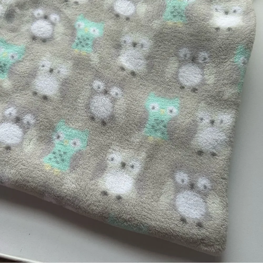 Gray Owl Patterned Fleece Blanket